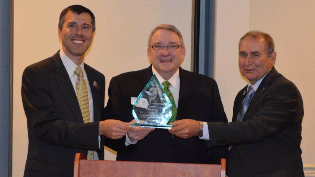 earth clean wins auri ag innovator of the year