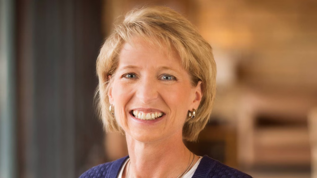 headshot of becky Phillip